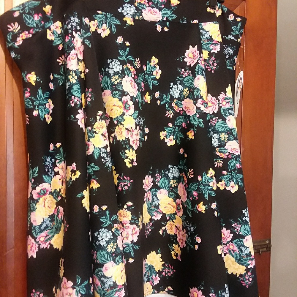 Truly vintage black multicolored skirt